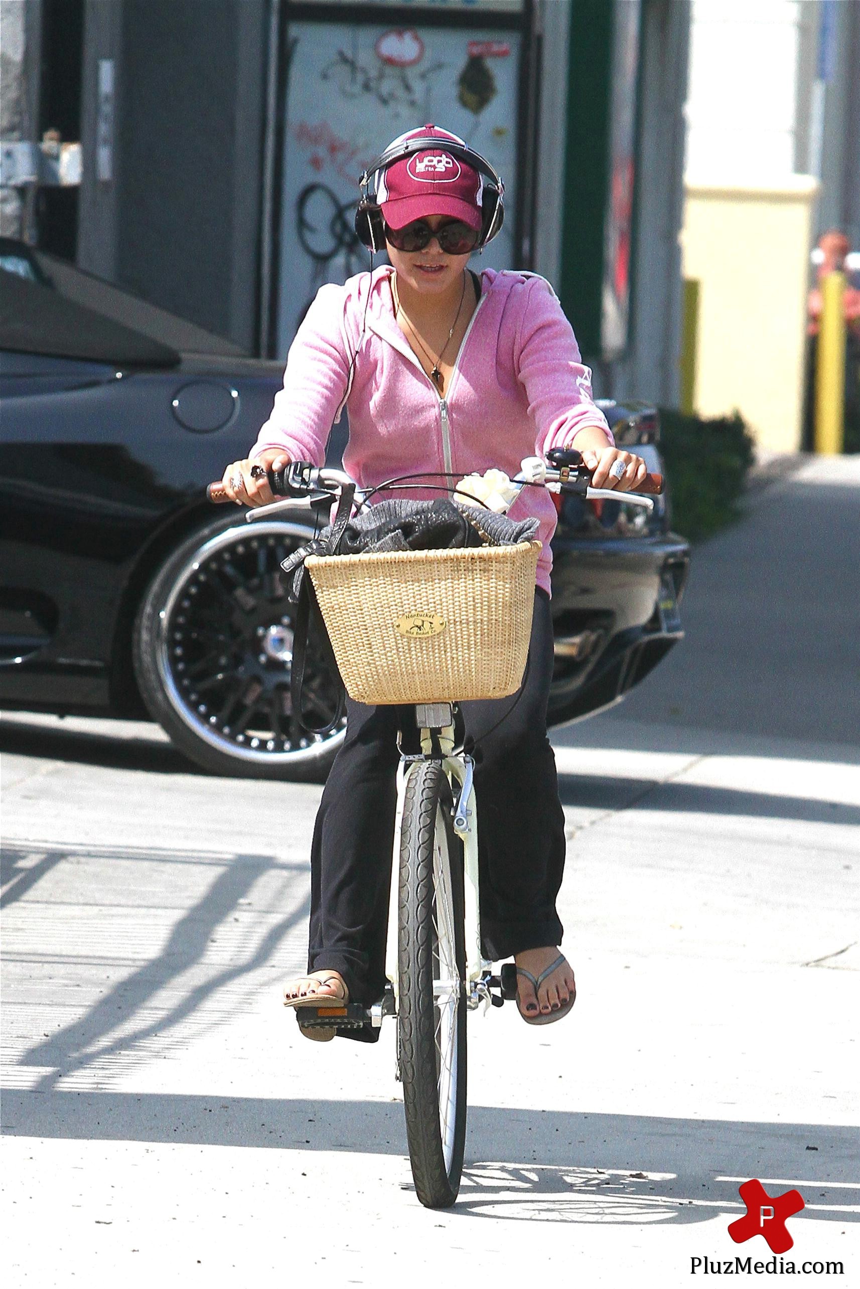 Vanessa Hudgens with her hood up over her cap | Picture 89142